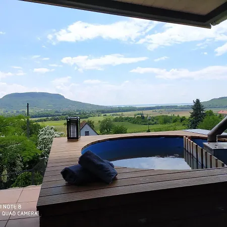 Naphoz Holddal דירה *