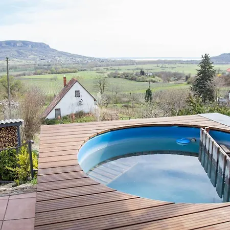 Naphoz Holddal דירה Kisapati