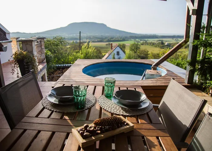 Naphoz Holddal * Kisapáti